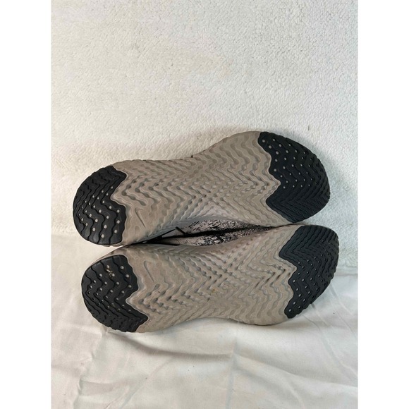 Nike Epic React Flyknit Running Shoes Sneakers Black Athletic Womens Size 11 - Picture 11 of 15